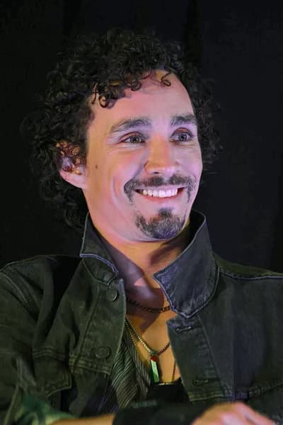 Robert Sheehan